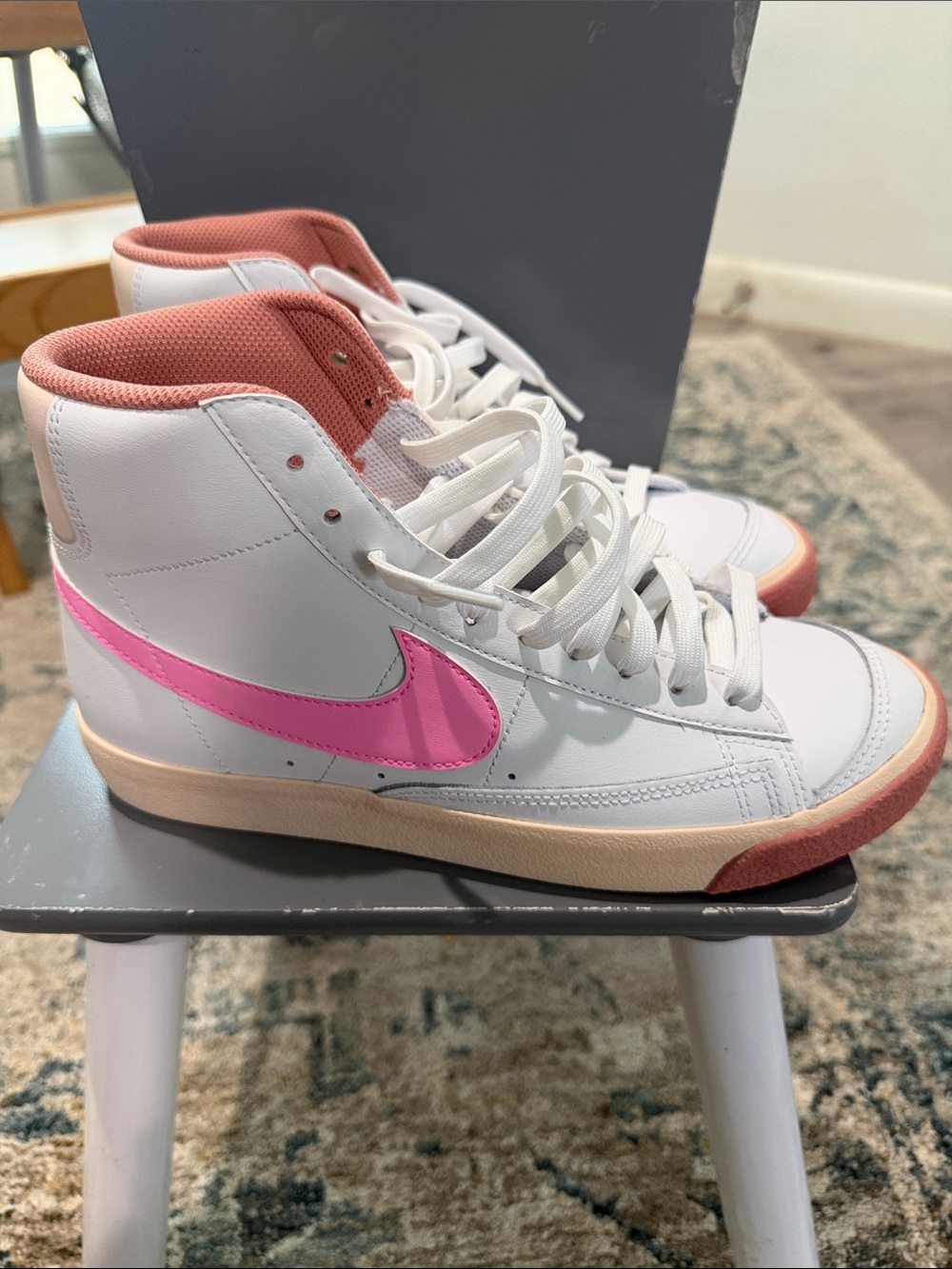 Nike Blazer Mid White Pink Girls 7Y / Women’s 8.5 Sneakers